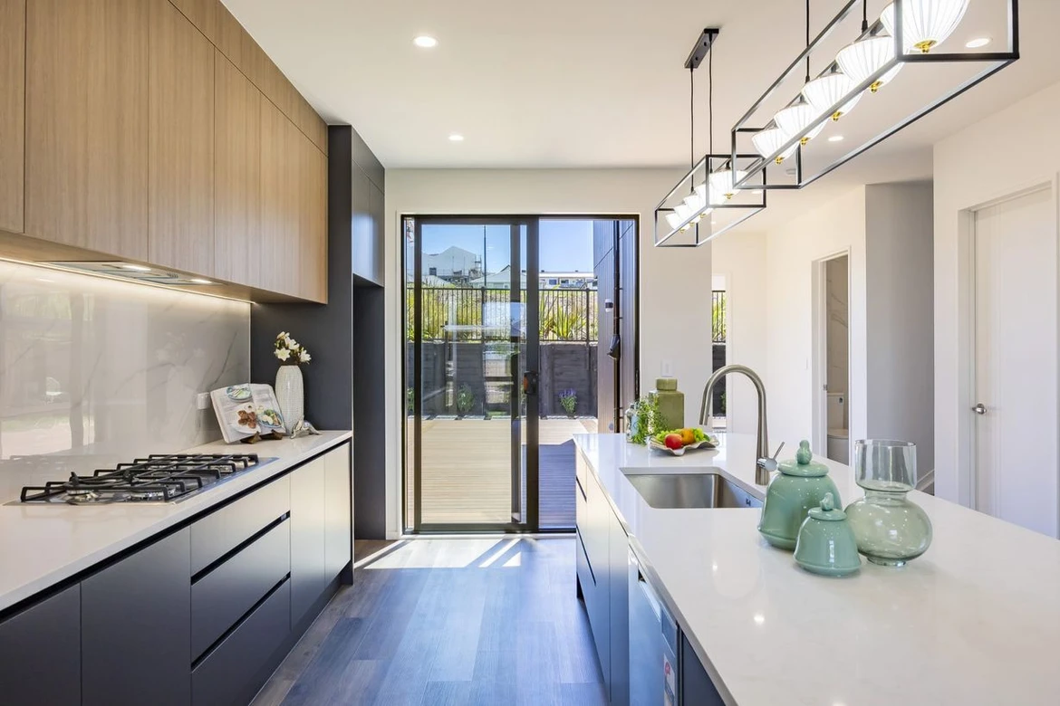 10-Year Master Build Guarantee, Brandnew 3 beds 3 baths duplex home with garage, close proximity to highly-regarded kindergartens and primary schools, and is handy to the vibrant cafes, shops, and amenities of the Kumeu Town Centre. 89 Podgora Avenue Huapai, Auckland