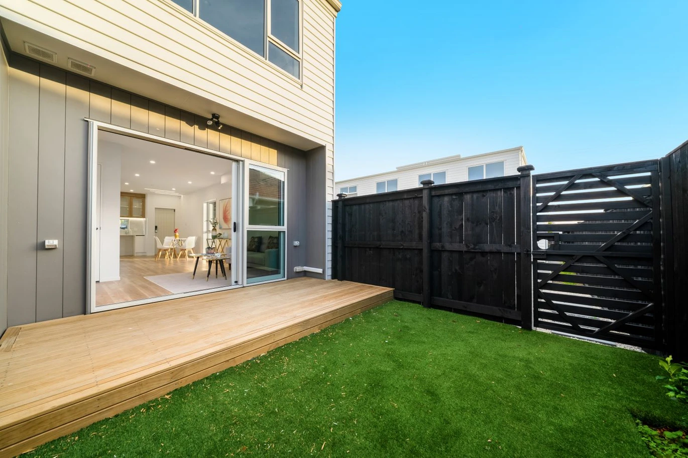 10-Year Stamford Building Warranty, 2 beds + study 1.5 baths home with car park, No Body Corporate Fees | No Residential Society Fees, close to schools, shops, easy motorway access, 6c Central Avenue Papatoetoe, Auckland