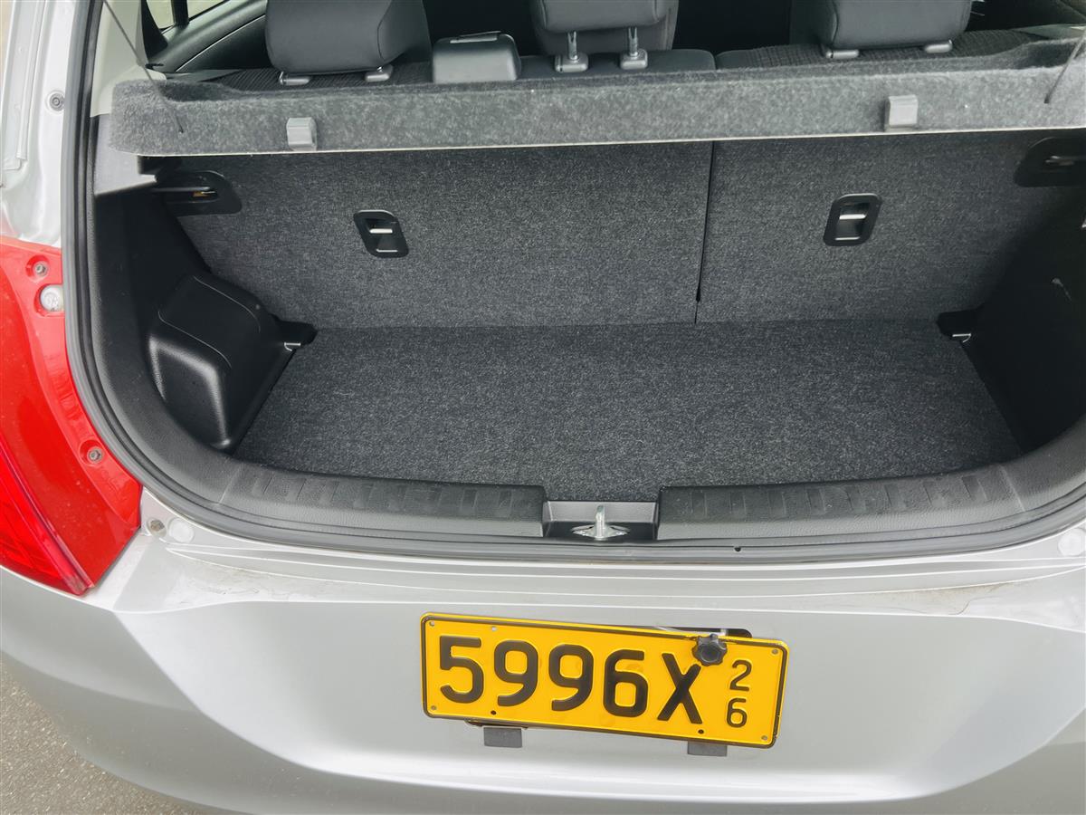 2014 Suzuki Swift REVERSE CAMERA Hatchback Automatic, 5 seats, Silver, Petrol, 1,200 cc, 39,689 km