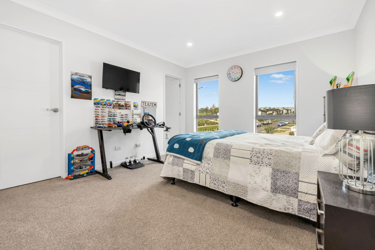 456m2 section, 2 Kitchens, 364m2 8 beds (4 ensuites) 6.5 baths house with double garage and 2 beds granny, close to reserve, schools, Ormiston town centre, 40 Rashni Road, Flat Bush, Auckland