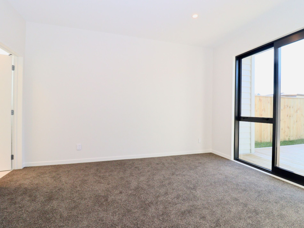 For rent, No pets, no smokers., 4 beds 2 baths house with double garage in Karaka Village, Available on Sat 27th Jun, Karaka, Auckland