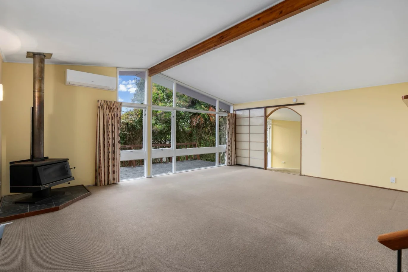 936m2 section, with RC approved for 7 new homes, 6 beds 3 baths house with carport, 17 Ellice Road Totara Vale, Auckland