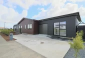 For rent, No Pet, No smoker, 5 beds 3 baths house with garage, including a self-contained 1-bedroom unit with its own living area, separate entry, and subletting allowed, Available from the 7th July, 13 Ngakau Road, Drury, Auckland
