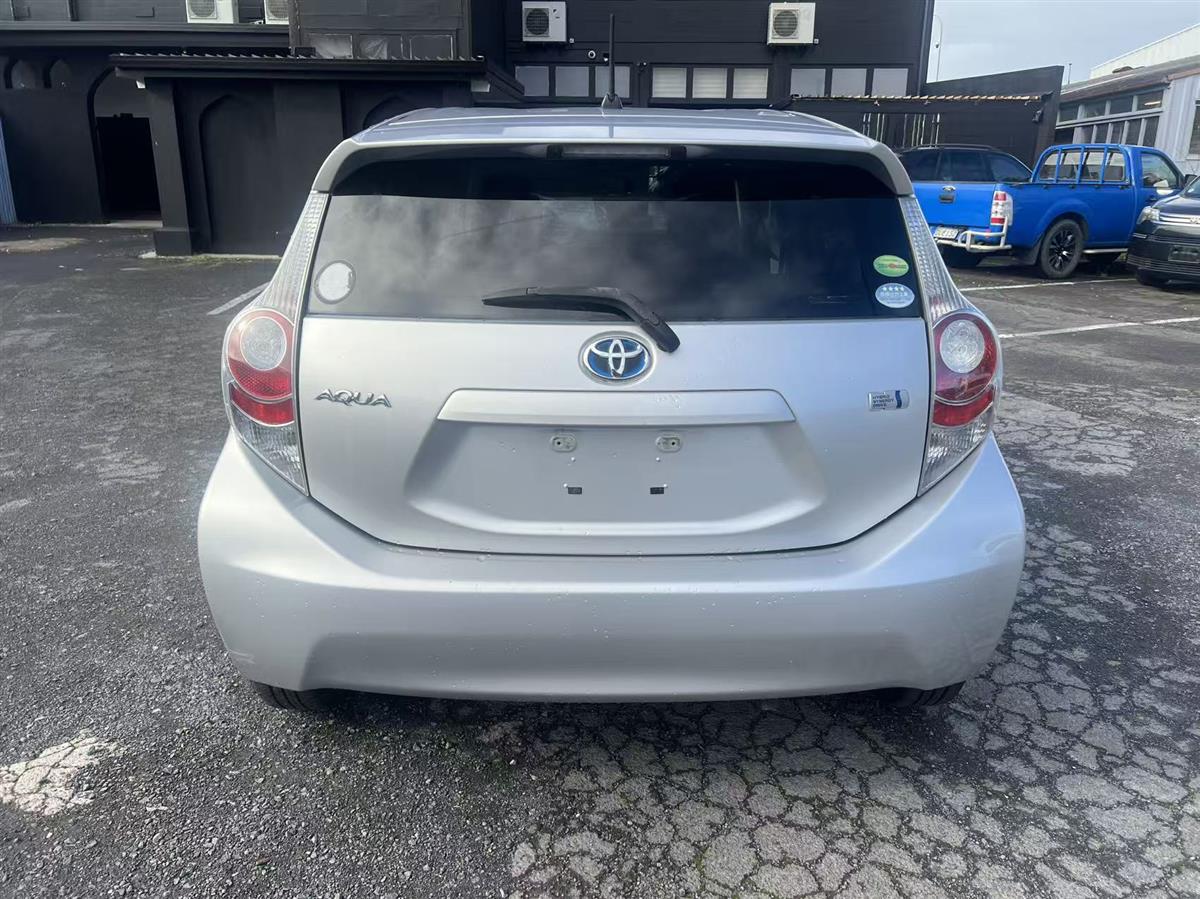 2013 Toyota Aqua G Hatchback Automatic, 5 seats, Silver, Hybrid, 1,496 cc, 117,654 km