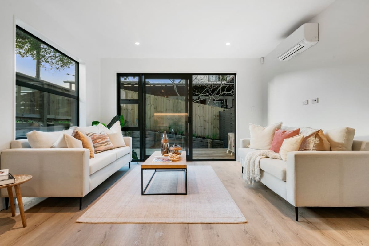Price dropped to sell down the last 3 units, Brandnew freehold 3 beds 2.5 baths home with car park, No any Society cost, Under floor heating in both bathrooms, 9 Pharlap Drive, Northcross, Auckland