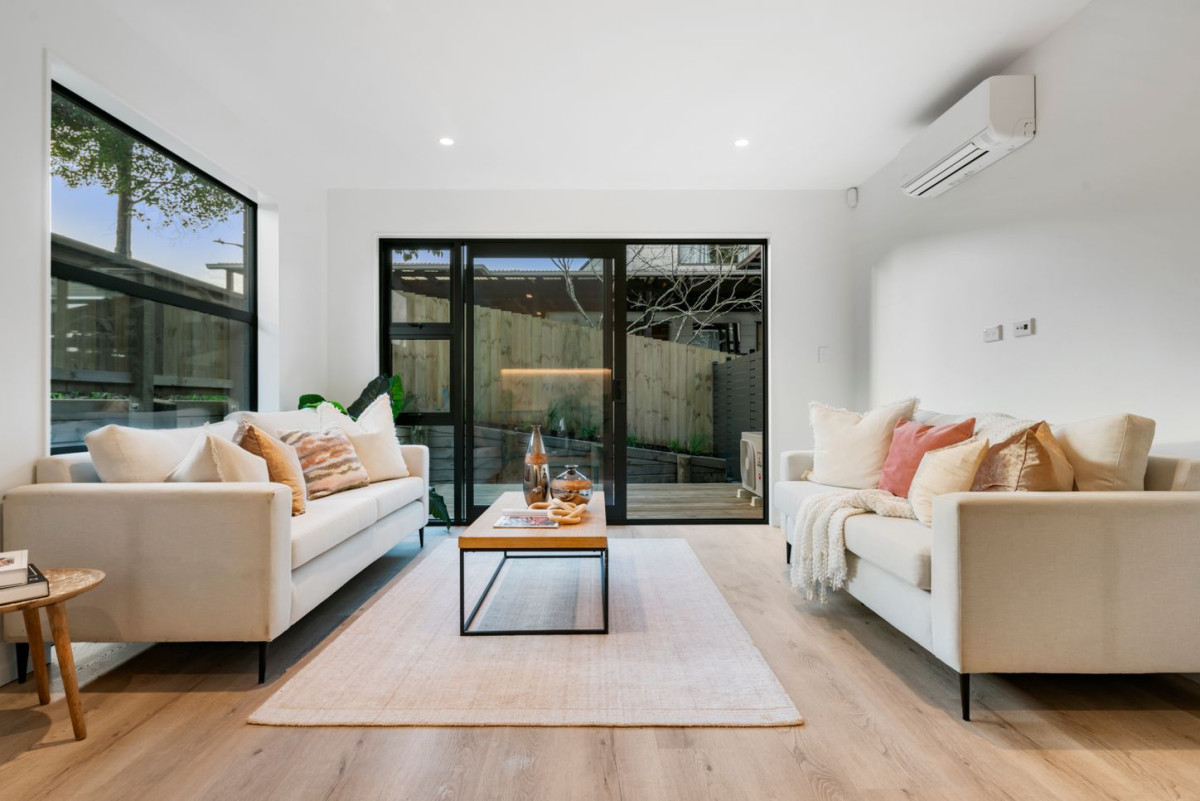 Price dropped to sell down the last 3 units, Brandnew freehold 3 beds 2.5 baths home with car park, No any Society cost, Under floor heating in both bathrooms, 11 Pharlap Drive, Northcross, Auckland