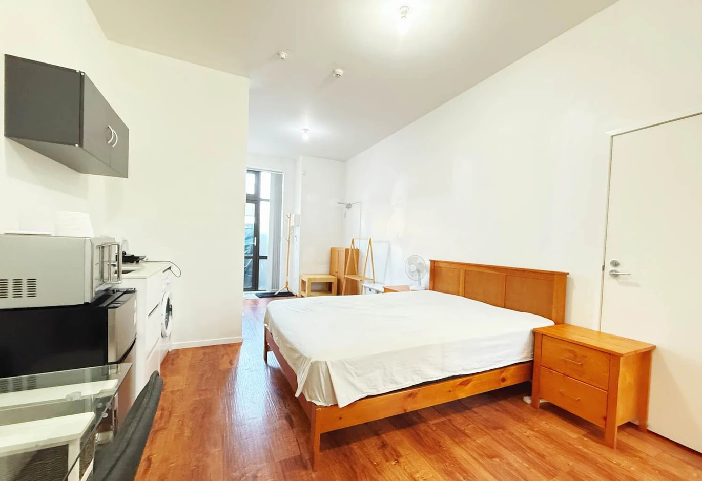 Double Grammar school zone, Home and income, 2 beds + office/ shop space 2.5 baths home with 2 car parks, One title, two addresses: 5/150 Symonds Street & 5/1 Glenside Crescent, Dual-access design with separate residential and commercial entrances, Ground-floor commercial space (approx. 40sqm) with street frontage, zoned for Auckland Grammar and Auckland Girls Grammar school, 5/1 Glenside Crescent Eden Terrace, Auckland