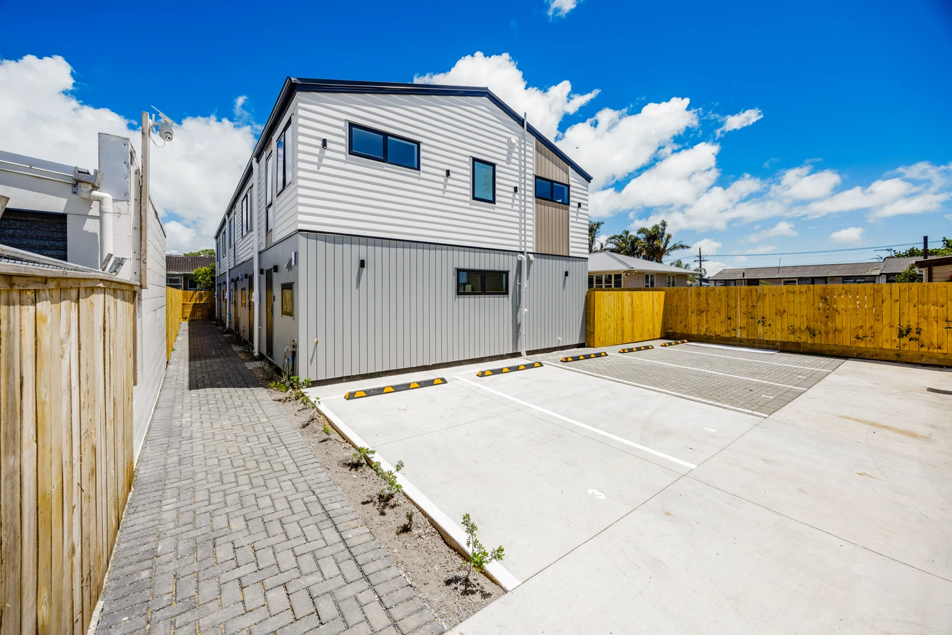 Urgent sale, 10-year Stamford building warranty, Brandnew freehold 2 beds 1.5 bath home with car park, no Body Corporate or Residents’ Society fees, 35B Albert Street Otahuhu, Auckland