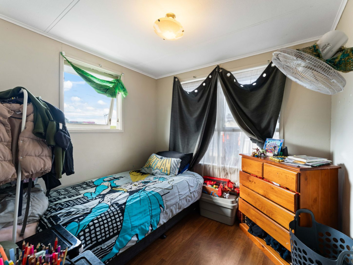 847m2 section, 3 beds 1 bath house with standalone garage, the owners have simply outgrown the home with a large and growing family, 39 Blake Road, Mangere East, Auckland
