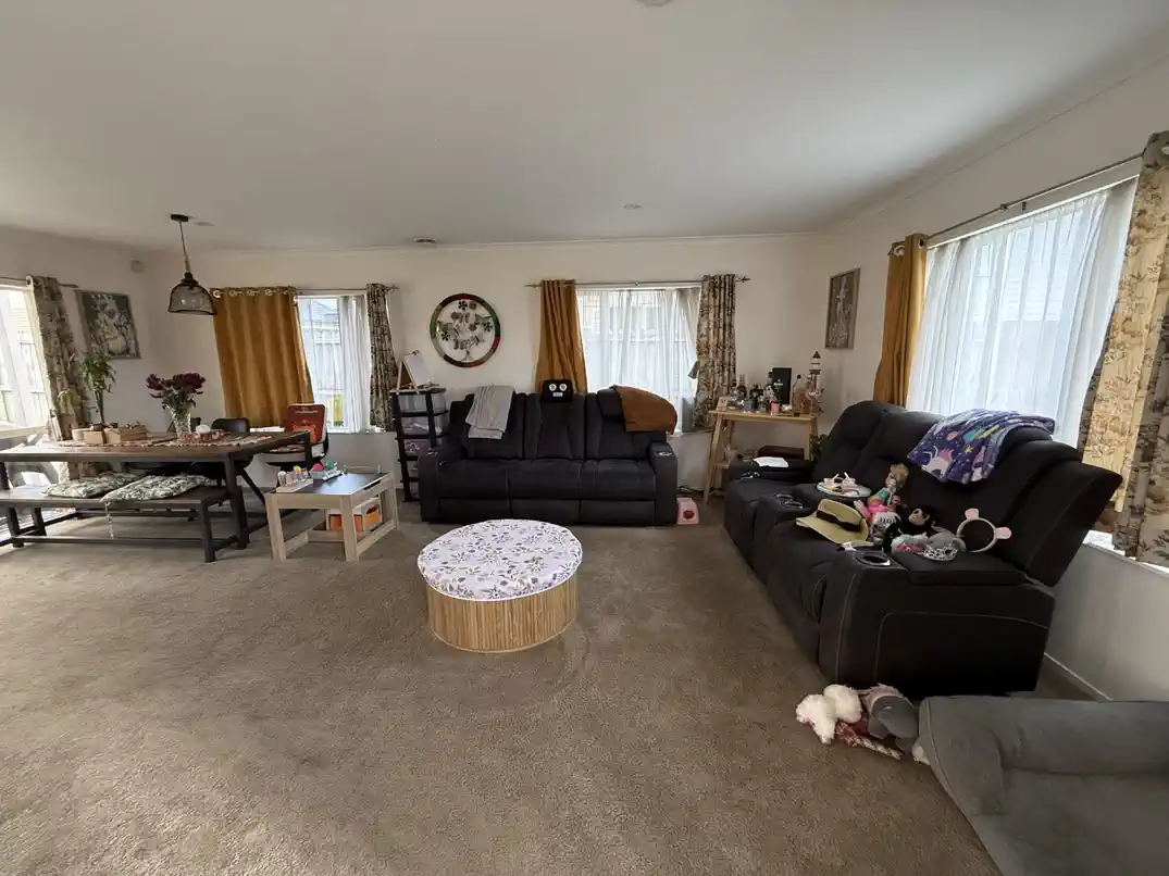 For rent, Pet-Friendly,  1 x pet allowed (subject to owner approval), 3 beds 1 bath house with garage, Available from 10th August, 11 Charta Place, Sunnyvale, Auckland