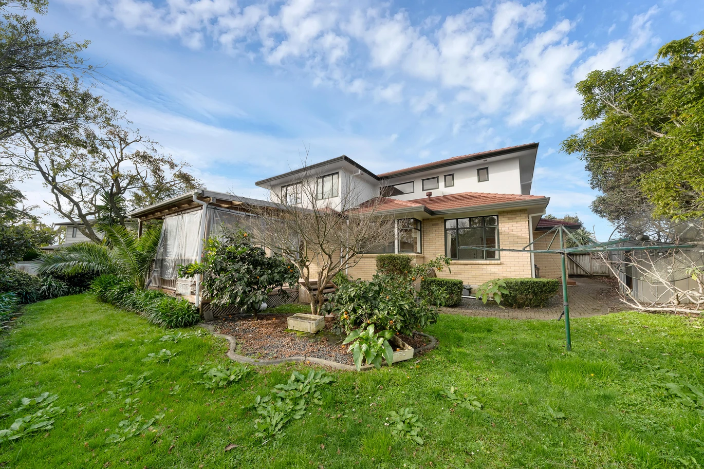 Grand Family Living on 806m² in Dannemora, 280m2 6 beds 3 baths house with double garage, Botany Downs Secondary College zone, 15 Kilkenny Drive East Tamaki Heights, Auckland