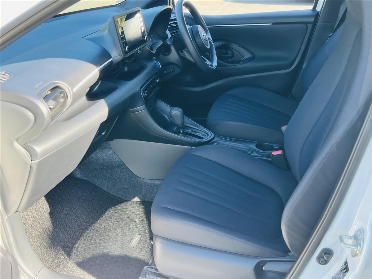 2021 Toyota Yaris HYBRID CRUISE CONTROL SMART KEY Hatchback Automatic, 5 seats, Hybrid, Petrol, 1,500 cc, 32,708 km