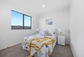 2 kitchens, 6 beds (4 ensuites) 5.5 baths house with double garage and 2 beds granny, 39 Park Green Avenue, Karaka, Auckland