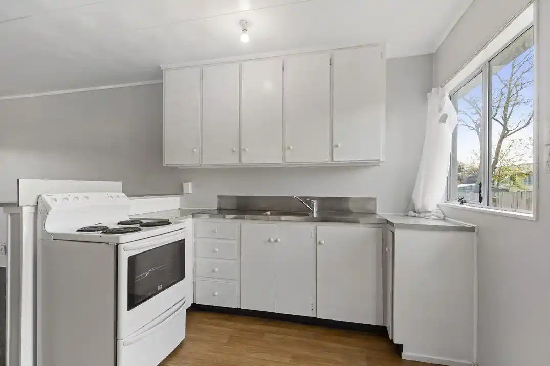 For rent, 2 beds 1 bath ground floor unit with carport, Available Now. 3/67a Princes Street, Otahuhu, Auckland