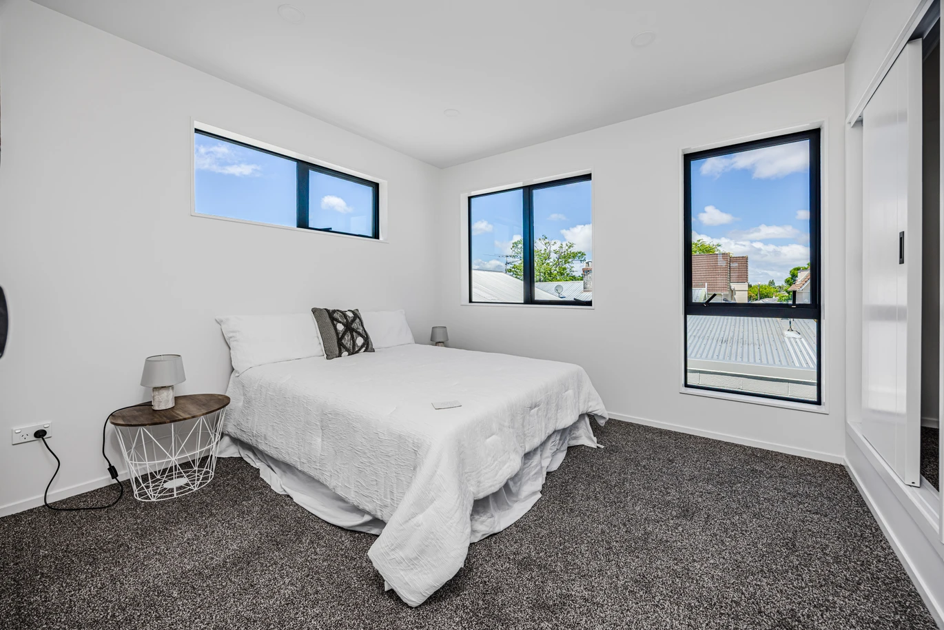 Urgent sale, 10-year Stamford building warranty, Brandnew freehold 2 beds 1.5 bath home with car park, no Body Corporate or Residents’ Society fees, 35B Albert Street Otahuhu, Auckland