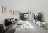 Green Bay High school zone, Renovated 3 beds 1 bath house with carport, ALL CONJUNCTIONALS WELCOME, so agents, bring your buyers, 2/38 Leo Street Glen Eden, Auckland