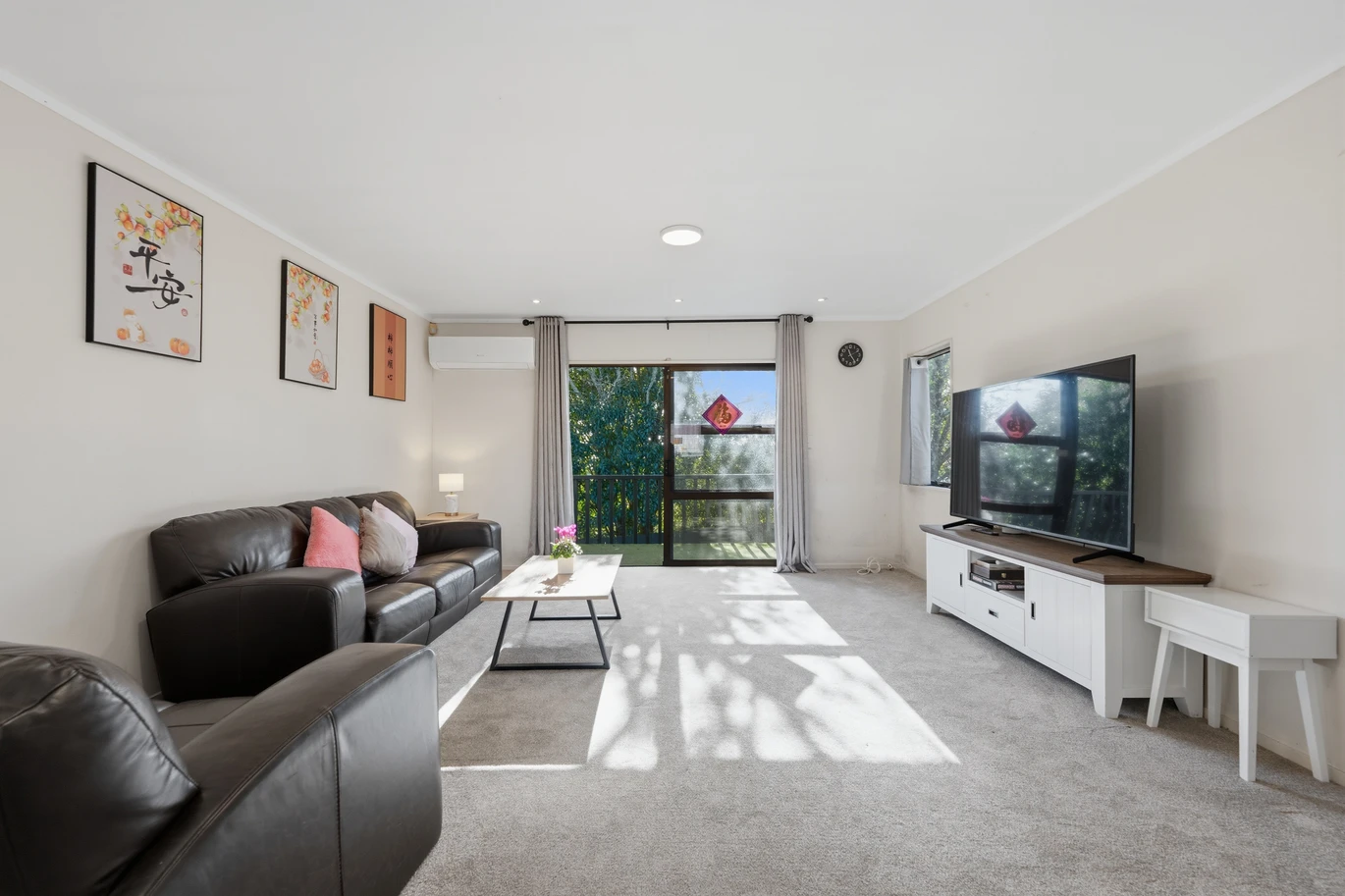 Green Bay High school zone, Renovated 3 beds 1 bath house with carport, ALL CONJUNCTIONALS WELCOME, so agents, bring your buyers, 2/38 Leo Street Glen Eden, Auckland