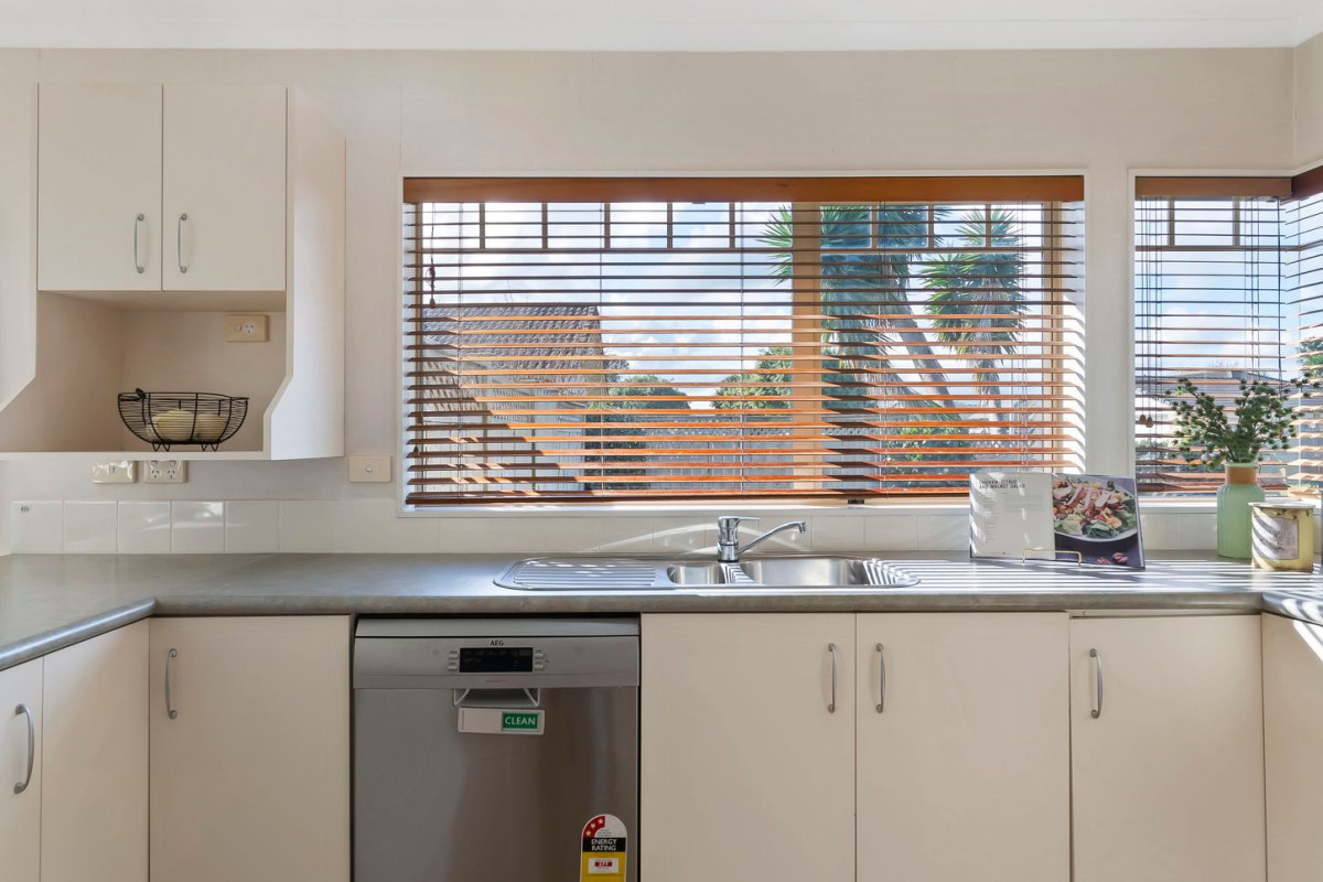 Selling to Settle in Australia, 514m2 section, Brick and tile 3 beds 1 bath house with double garage, 13 Montilla Place, Manurewa, Auckland