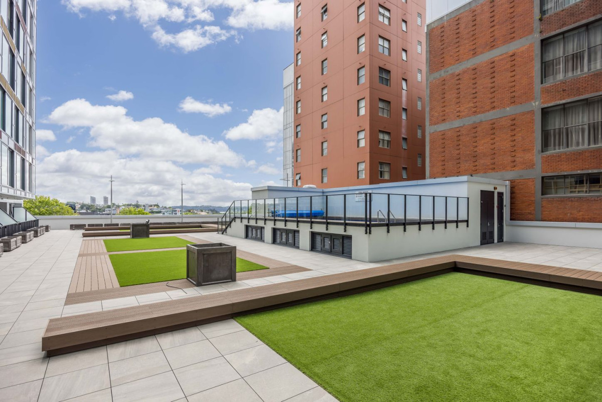 The overseas owner is motivated to achieve a sale, Auckland Girls Grammar school zone, 44m2 Freehold 2 beds 1 bath apartment, 222/135 Hobson Street, Auckland Central, Auckland