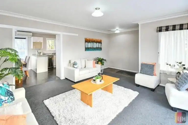 For rent, 3 beds 1 bath house with carport, Available from 16th August, 431A Great South Road, Opaheke, Auckland