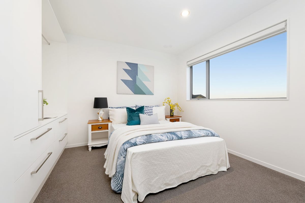 621m2 section, 2 kitchens, 334m2 5 beds ( 2 ensuites, Two additional semi-ensuite) 4 baths house with double garage, 2 ensuites ground floor, 9 Platinum Rise, Ranui, Auckland