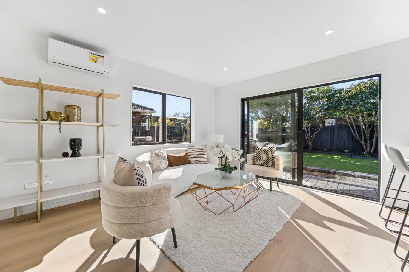 Standalone Brick and tile 2 beds 1 bath home with garage, 3/43 Alverston Street Waterview, Auckland