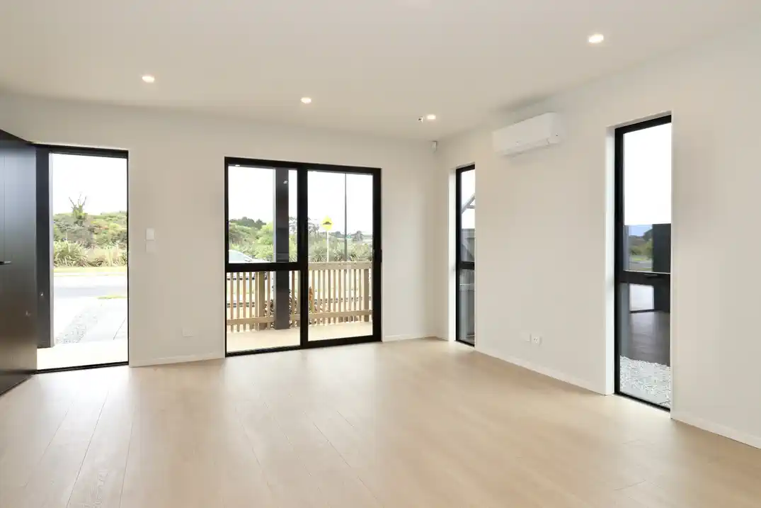 For rent, No pets, no smokers, 5 beds 3 baths house with double garage, including a self-contained 1-bedroom unit with independent access, Available from16th July, 108 Kahui Parade, Drury, Auckland