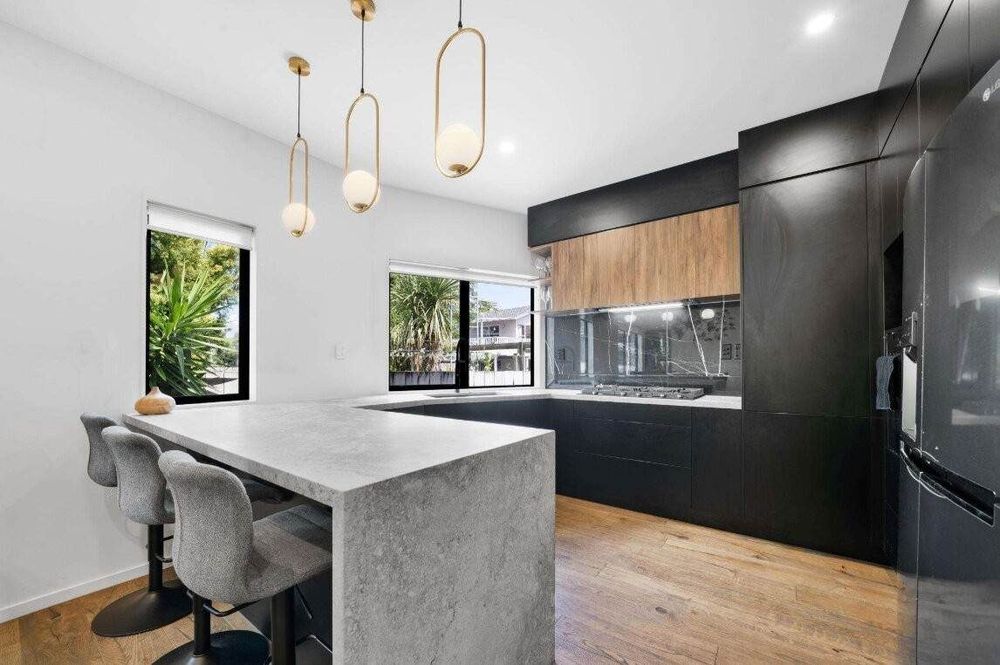 For rent, 4 beds 3 baths house with double garage, available 6th August, 5B Hemsway Place, Sunnyhills, Auckland
