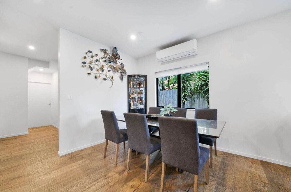 For rent, 4 beds 3 baths house with double garage, available 6th August, 5B Hemsway Place, Sunnyhills, Auckland