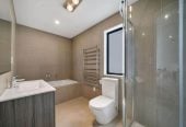 For rent, 4 beds 3 baths house with double garage, available 6th August, 5B Hemsway Place, Sunnyhills, Auckland