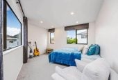 For rent, 4 beds 3 baths house with double garage, available 6th August, 5B Hemsway Place, Sunnyhills, Auckland