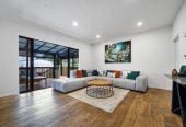 For rent, 4 beds 3 baths house with double garage, available 6th August, 5B Hemsway Place, Sunnyhills, Auckland