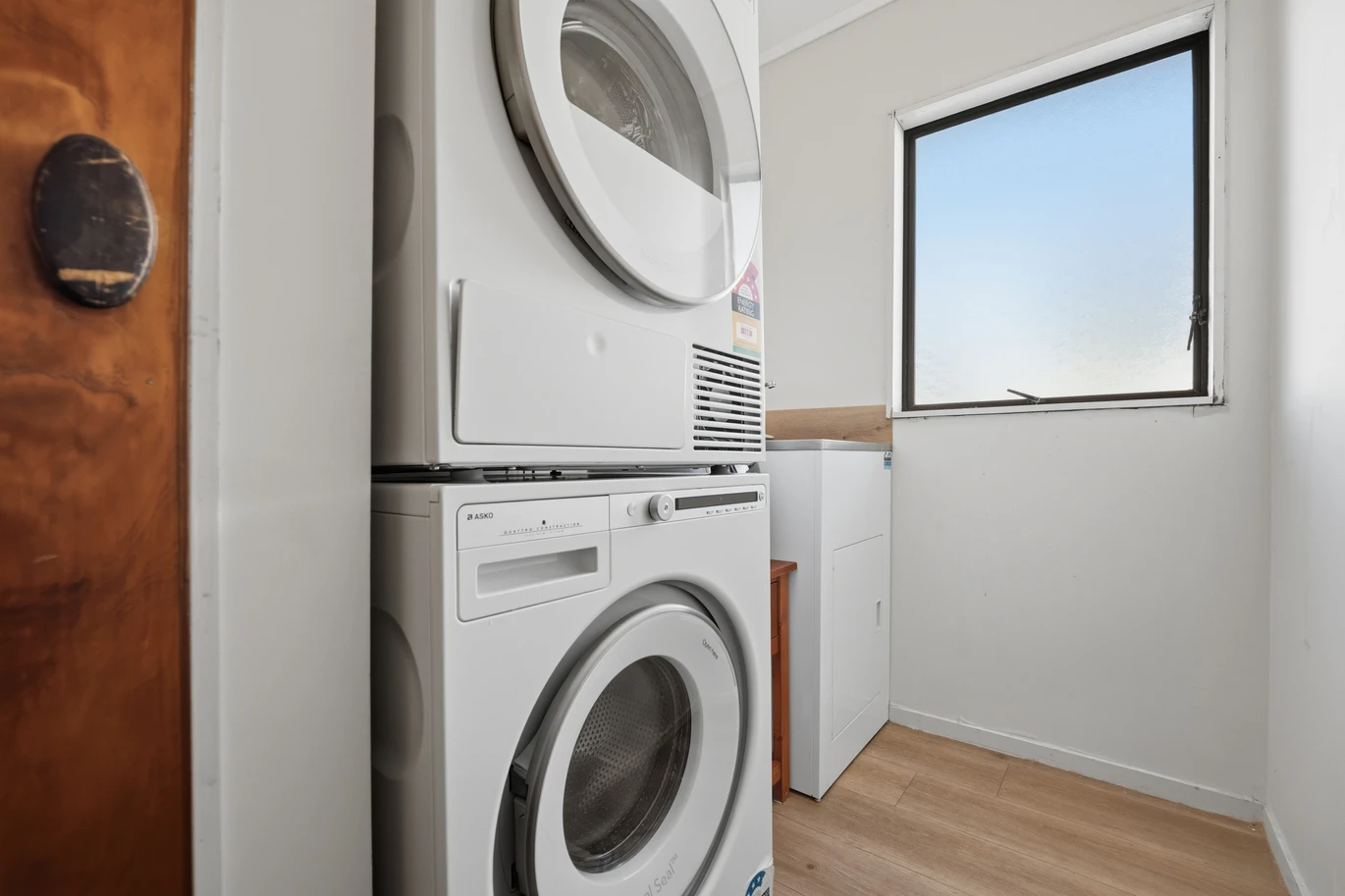 Green Bay High school zone, Renovated 3 beds 1 bath house with carport, ALL CONJUNCTIONALS WELCOME, so agents, bring your buyers, 2/38 Leo Street Glen Eden, Auckland