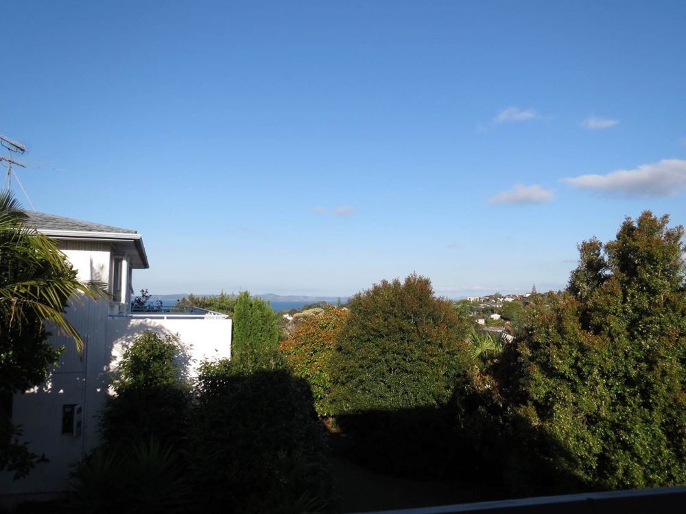 For rent, No smokers, MACLEANS ZONE & Swimming Pool Includes, 4 beds 2 baths house with standalone double garage, available 14th September, 28 Haseler Crescent, Mellons Bay, Auckland