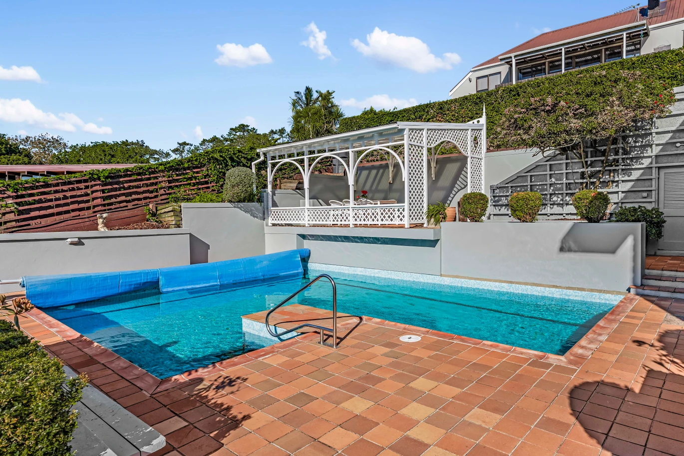 981m2 section, 404m2 character 5 beds 3 baths grand residence with triple garage, swimming pool, Beautifully landscaped gardens, 9 Worcester Road Meadowbank, Auckland