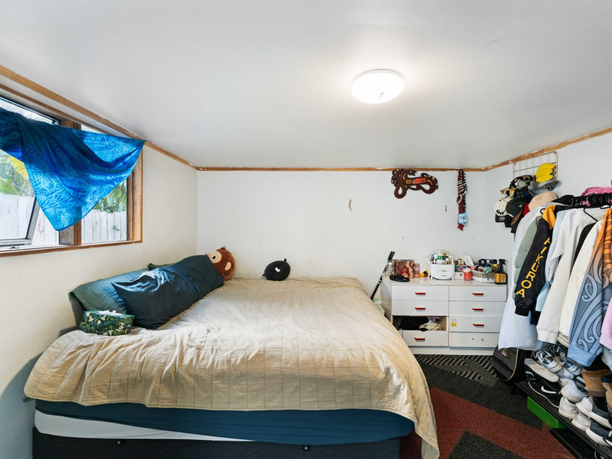 847m2 section, 3 beds 1 bath house with standalone garage, the owners have simply outgrown the home with a large and growing family, 39 Blake Road, Mangere East, Auckland