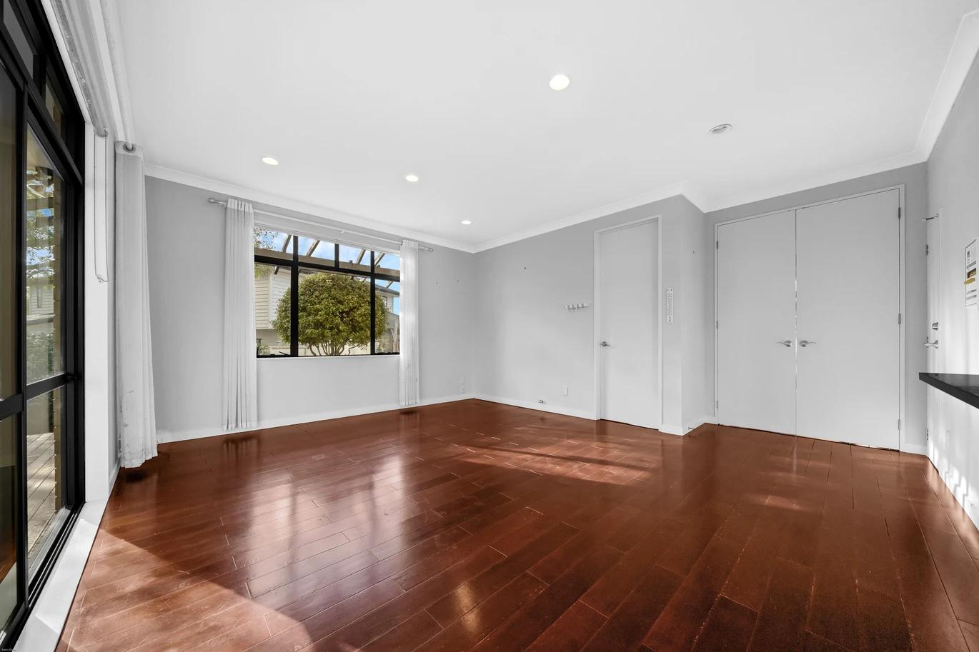 Grand Family Living on 806m² in Dannemora, 280m2 6 beds 3 baths house with double garage, Botany Downs Secondary College zone, 15 Kilkenny Drive East Tamaki Heights, Auckland