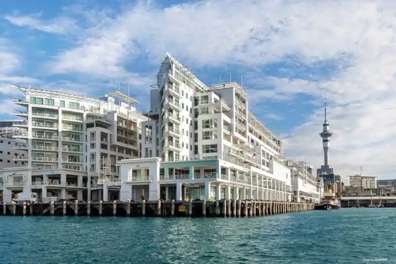 MORTGAGEE SALE, 106m2 Lease hold 2 beds (1 ensuite) 2 baths 1 car park apartment, in the Princess Wharf Shed 20 apartment complex, zoned for Auckland Girls’ Grammar School,60/139 Quay Street, City Centre, Auckland