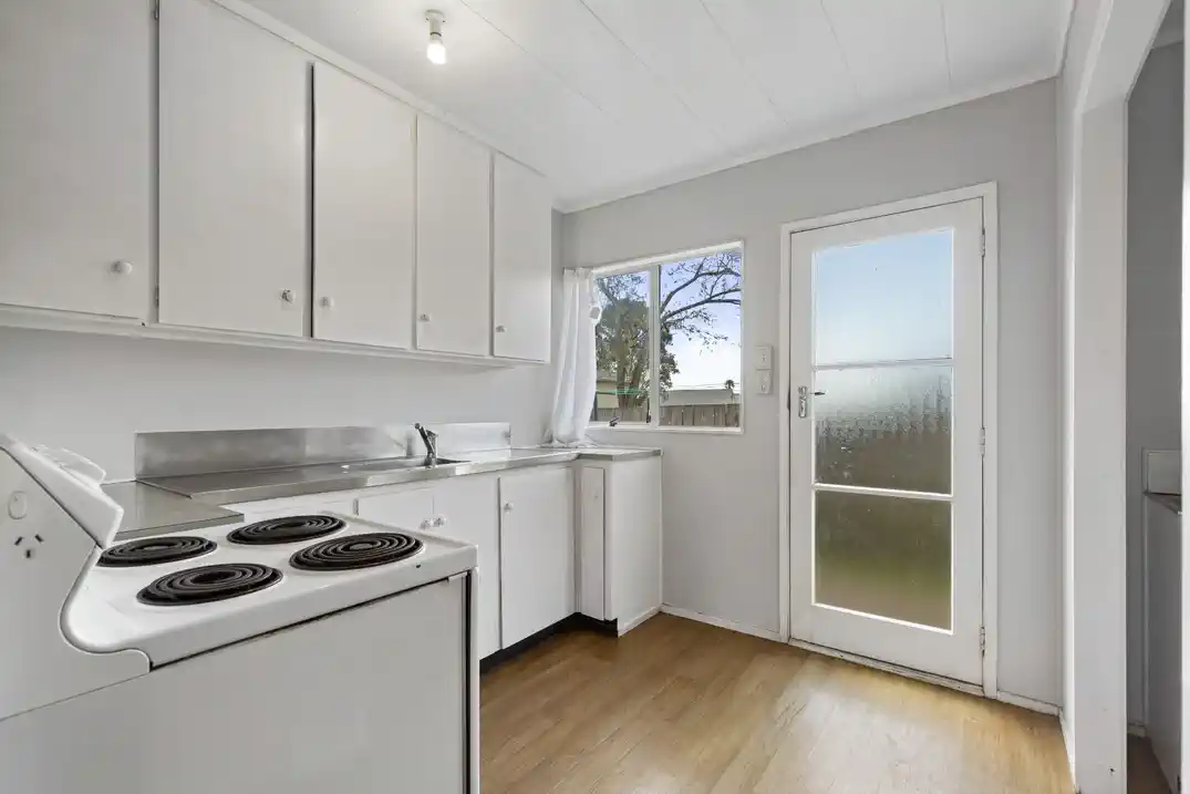 For rent, 2 beds 1 bath ground floor unit with carport, Available Now. 3/67a Princes Street, Otahuhu, Auckland