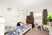 731m2 section, 3 beds 1 bath house with double garage, 5 Edgewood Way, Henderson, Auckland
