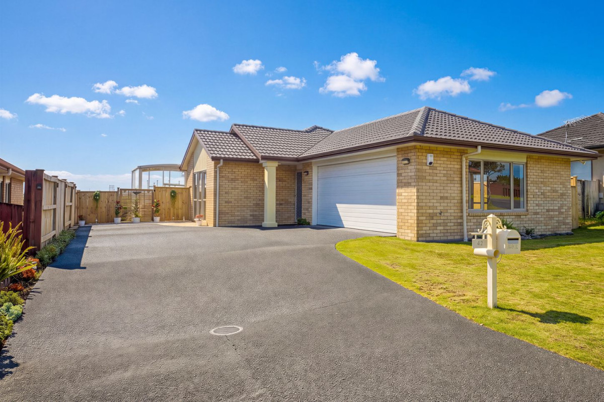464m2 section, 139m2 Brick and tile 3 beds 2 baths house with double garage, 42 Rush Creek Drive, Westgate, Auckland