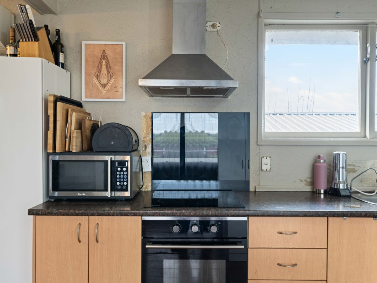 847m2 section, 3 beds 1 bath house with standalone garage, the owners have simply outgrown the home with a large and growing family, 39 Blake Road, Mangere East, Auckland