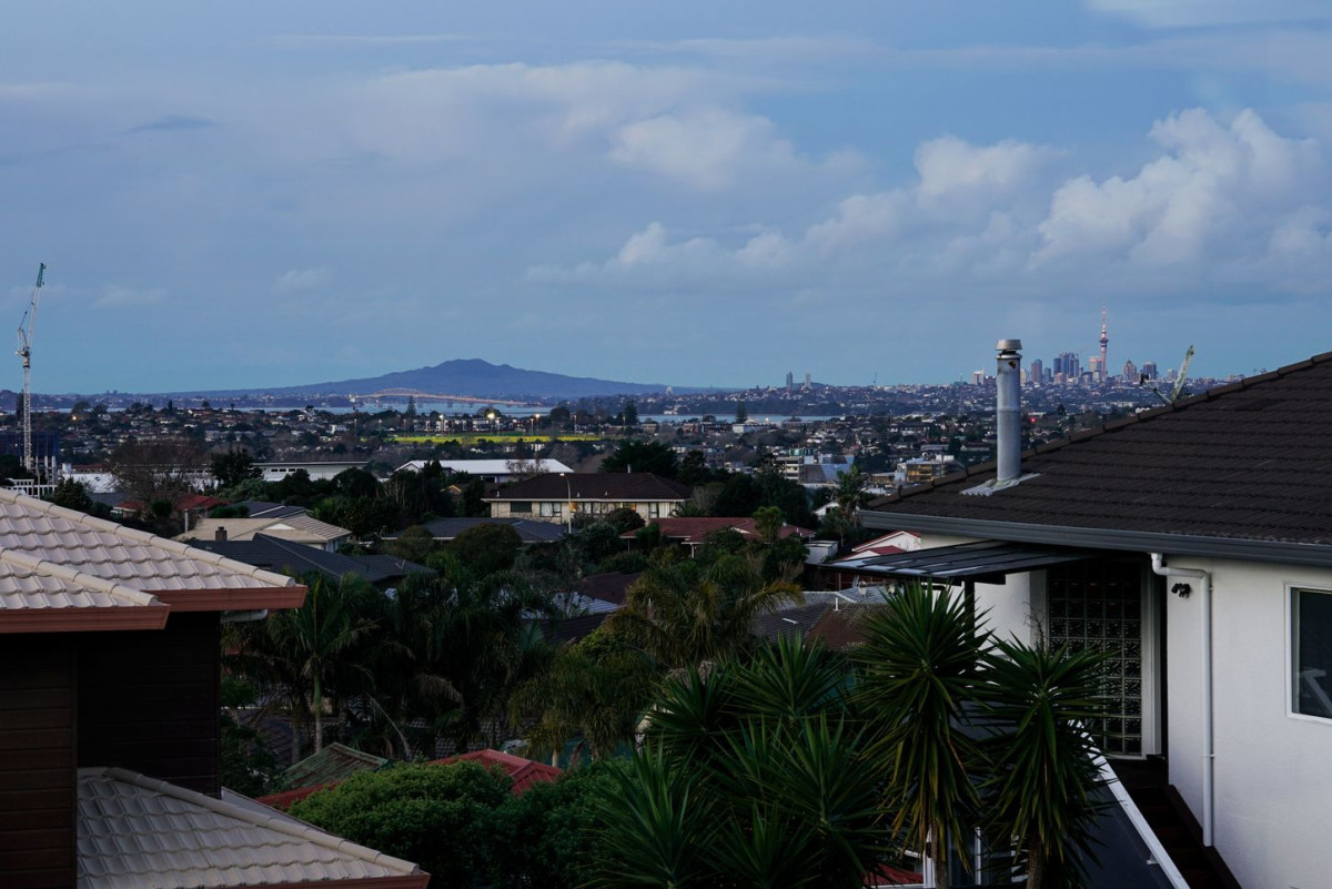 600m2 section, 228m2 Standalone 4 beds 2 baths house with double garage, 22 Tirohunga Drive, Henderson, Auckland