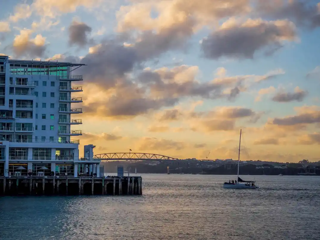 MORTGAGEE SALE, 106m2 Lease hold 2 beds (1 ensuite) 2 baths 1 car park apartment, in the Princess Wharf Shed 20 apartment complex, zoned for Auckland Girls’ Grammar School,60/139 Quay Street, City Centre, Auckland