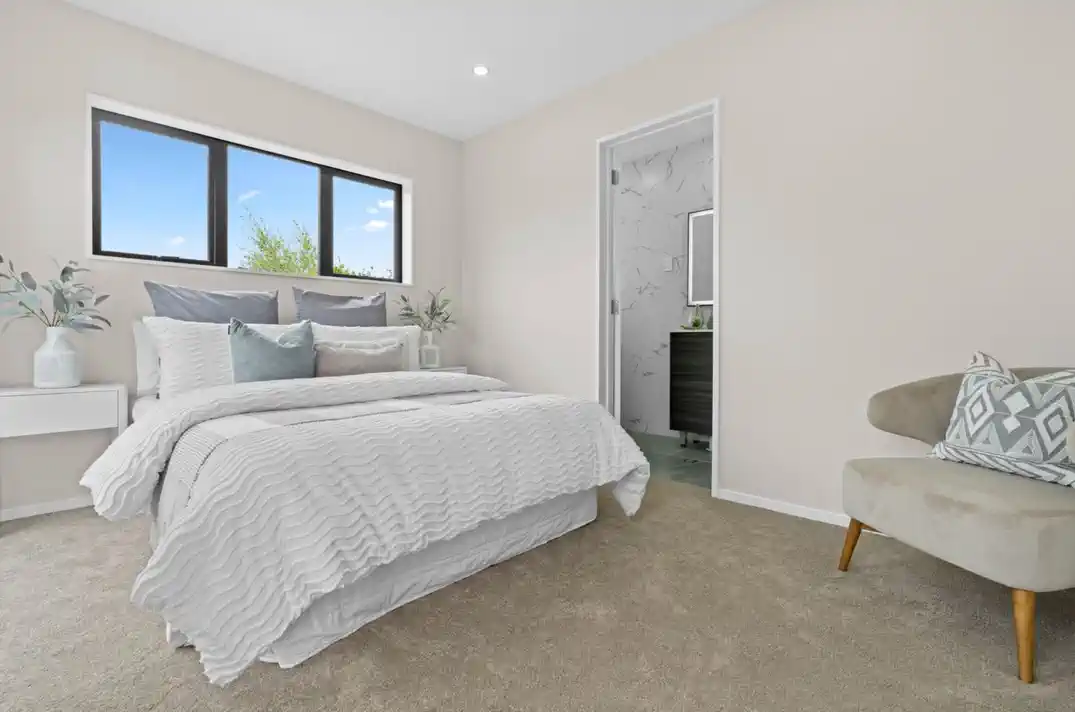 For rent, Pets by consent, No smokers, 4 beds 4 baths townhouse with garage, Available from 8th July, 1/18 Hutchinsons Road, Bucklands Beach, Auckland