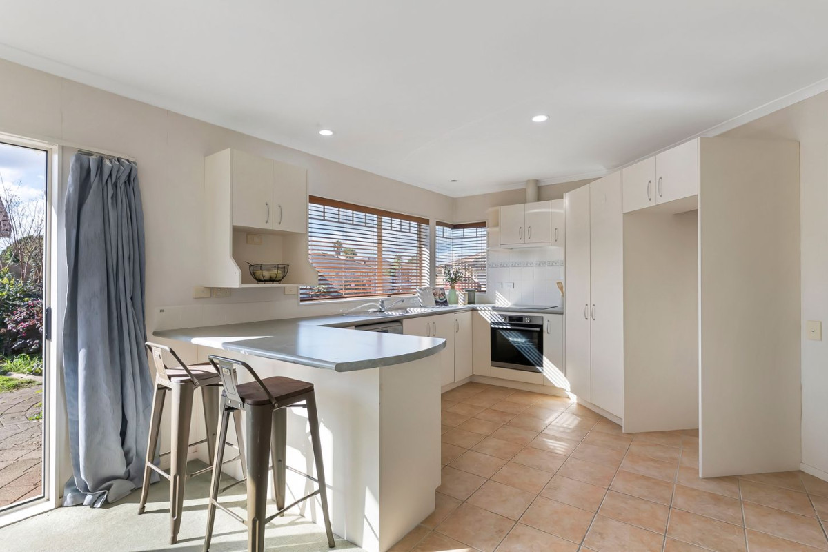Selling to Settle in Australia, 514m2 section, Brick and tile 3 beds 1 bath house with double garage, 13 Montilla Place, Manurewa, Auckland