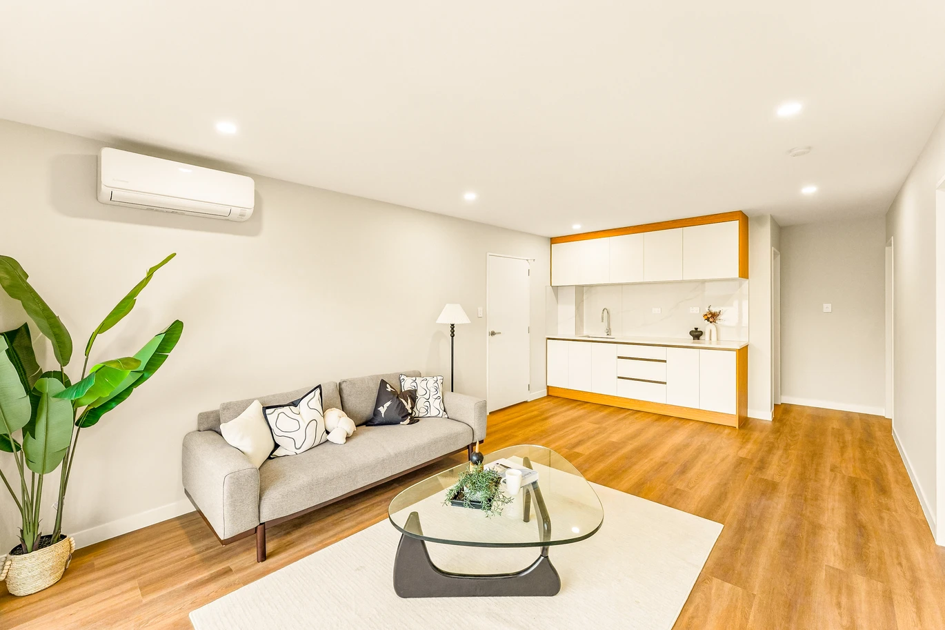 786m2 section, 2 kitchens, 355m2 Brandnew 7 beds (1 ensuite) 4 baths house with double garage and 3 beds granny, move-in ready, Central air conditioning system upstairs, Separate heat pump downstairs, Underfloor heating in all bathrooms, 10 Saw Lane Swanson, Auckland