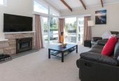 For rent, Newly carpeted 3 beds 1 bath main house with garage in the front, available 27th July, 59 La Trobe Street, Pakuranga, Auckland
