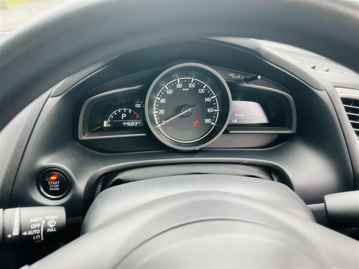 2018 Mazda Axela APPLE CAR PLAY 44000 KMS ONLY Hatchback Automatic, 5 seats, Petrol, 1,500 cc