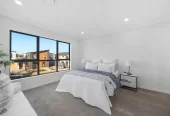 2 kitchens, 6 beds (4 ensuites) 5.5 baths house with double garage and 2 beds granny, 39 Park Green Avenue, Karaka, Auckland